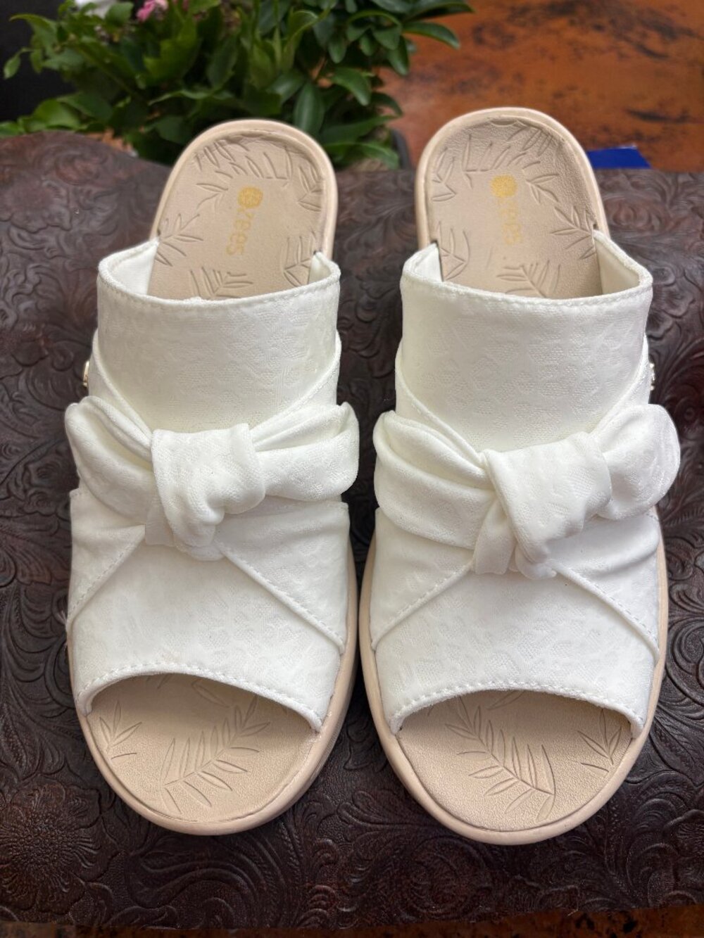 Bzees Sandals 8